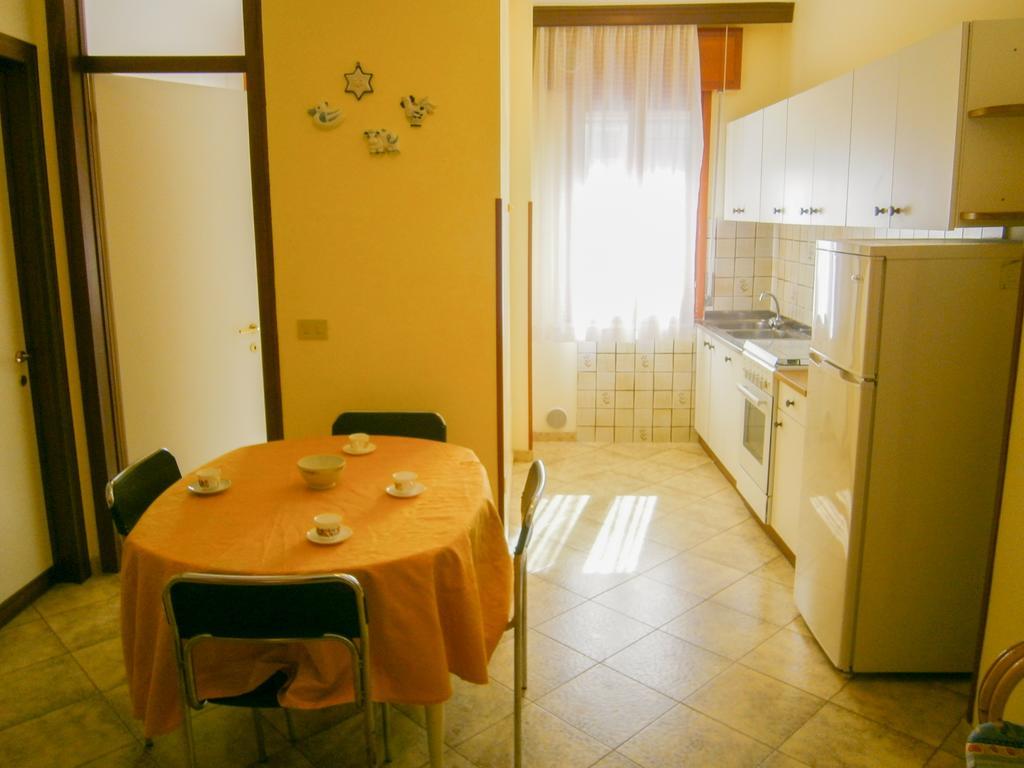 Condominio Sole - Agenzia Cocal Каорле Екстер'єр фото